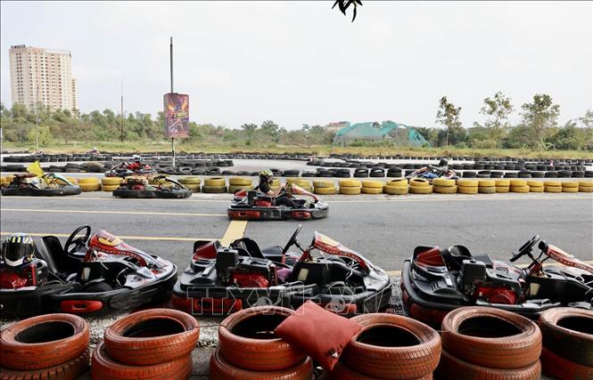 Về cơ bản xe Go Kart không được lắp thêm bất cứ công nghệ tiên tiến hỗ trợ nào. Để điều khiển xe, con người đóng vai trò quyết định 100%. Ảnh: Nhật Anh - TTXVN