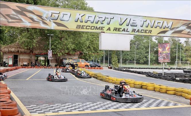 Xe Go Kart có trọng tâm rất thấp, vị trí ngồi thấp, tương tự như những mẫu xe racing chuyên nghiệp. Ảnh: Nhật Anh - TTXVN