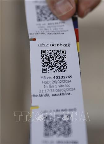 Vé dành cho du khách sử dụng mã QR Code. Ảnh: Minh Quyết - TTXVN