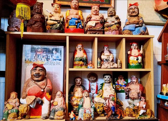 Earth God statues in the home of Nguyen Hieu Tin. VNA Photo: Hồng Đạt