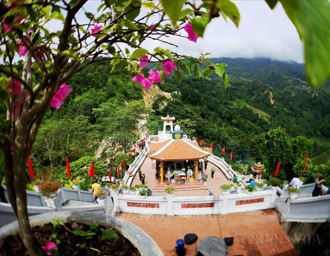 Đài hương tưởng niệm các anh hùng liệt sĩ tại điểm cao 468 nằm ở lưng chừng núi Nậm Ngặt, xã Thanh Thủy, huyện Vị Xuyên, tỉnh Hà Giang. Công trình được xây dựng để tưởng niệm hàng nghìn cán bộ, chiến sĩ đã hy sinh tại điểm cao 468 thuộc mặt trận Vị Xuyên, trong cuộc chiến đấu bảo vệ biên giới phía Bắc; trở thành địa chỉ lịch sử-văn hóa để tưởng nhớ, tri ân các anh hùng liệt sĩ hy sinh vì sự nghiệp bảo vệ Tổ quốc. Ảnh: Thanh Tùng-TTXVN