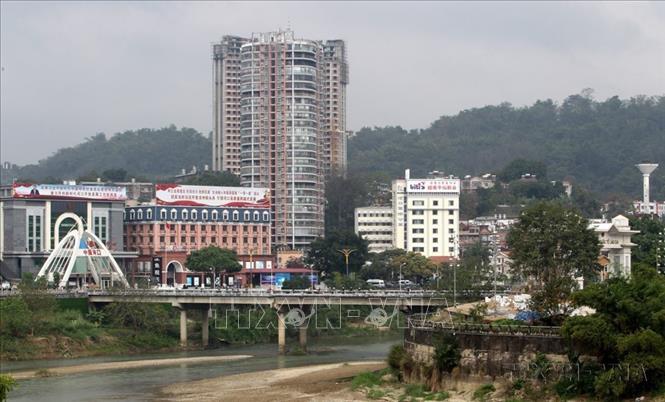 45 năm sau chiến tranh, Lào Cai trở thành thành phố hiện đại bậc nhất khu vực Tây Bắc của Tổ quốc, với một diện mạo hoàn toàn mới, hiện đại hơn, giàu sức sống hơn. Ảnh: Quốc Khánh - TTXVN