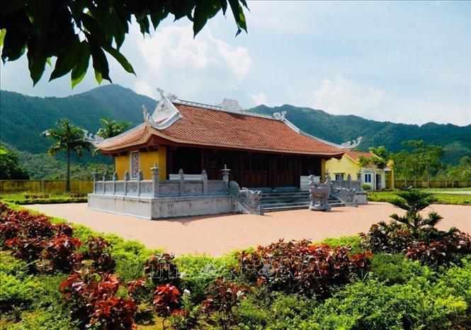 Nhà tưởng niệm trong Khu di tích lịch sử Pò Hèn (Quảng Ninh) - khu di tích lịch sử cấp tỉnh, một trong những địa chỉ đỏ trong việc giáo dục truyền thống đấu tranh, bảo vệ chủ quyền biên giới Tổ quốc. Đây là nơi yên nghỉ của 86 chiến sĩ đã hy sinh anh dũng trong cuộc chiến đấu bảo vệ biên giới phía Bắc. Ảnh: Trung Nguyên-TTXVN