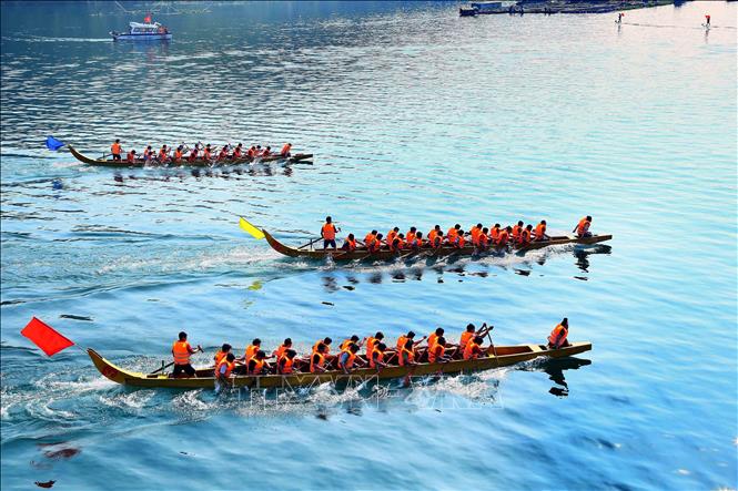 Lễ Hội Đua Thuyền Quỳnh Nhai - Khám Phá Nét Đẹp Văn Hóa Độc Đáo