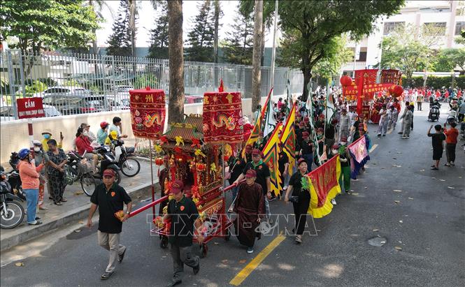 Nghi thức nghinh thần trong Lễ hội chùa Ông. Ảnh: Công Phong - TTXVN 