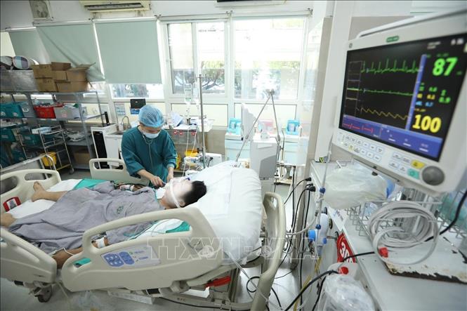 Phòng cấp cứu, điều trị cho bệnh nhân nặng phải thở máy. Ảnh: Minh Quyết – TTXVN