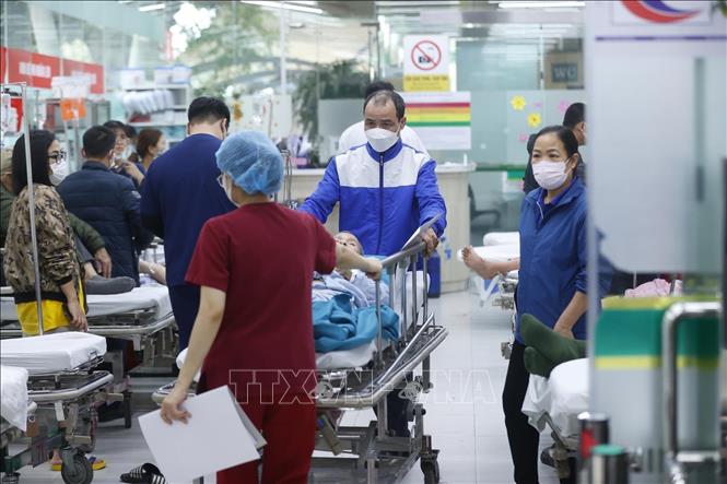 Tất cả mọi người ở Trung tâm Cấp cứu A9 luôn phải xác định là nhiều áp lực, căng thẳng từ khối lượng công việc, chuyên môn và nguy cơ từ người nhà của người bệnh. Ảnh: Minh Quyết – TTXVN
