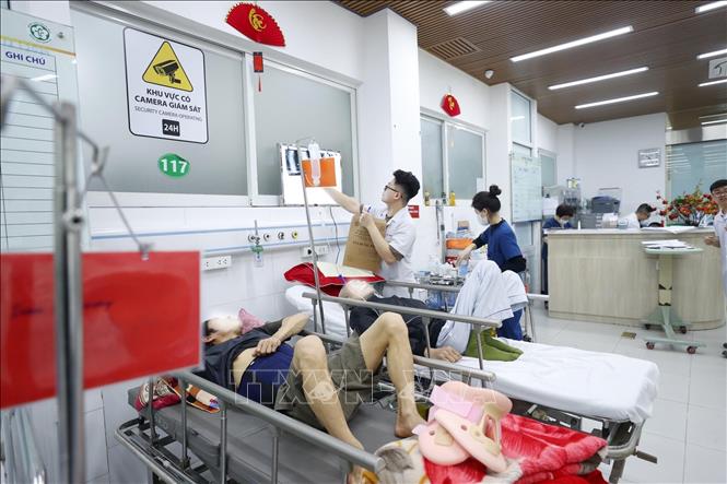 Tất cả mọi người ở Trung tâm Cấp cứu A9 luôn phải xác định là nhiều áp lực, căng thẳng từ khối lượng công việc, chuyên môn và nguy cơ từ người nhà của người bệnh. Ảnh: Minh Quyết – TTXVN