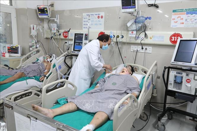 Phòng cấp cứu, điều trị cho bệnh nhân nặng phải thở máy. Ảnh: Minh Quyết – TTXVN