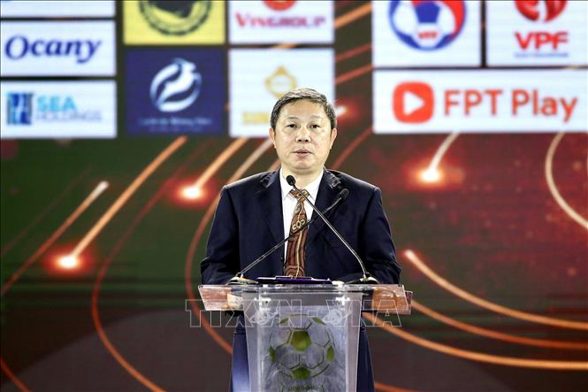 Phó Chủ tịch Ủy ban nhân dân TP Hồ Chí Minh Dương Anh Đức phát biểu tại Gala trao giải thưởng Quả bóng Vàng Việt Nam 2023. Ảnh: Thanh Vũ – TTXVN 