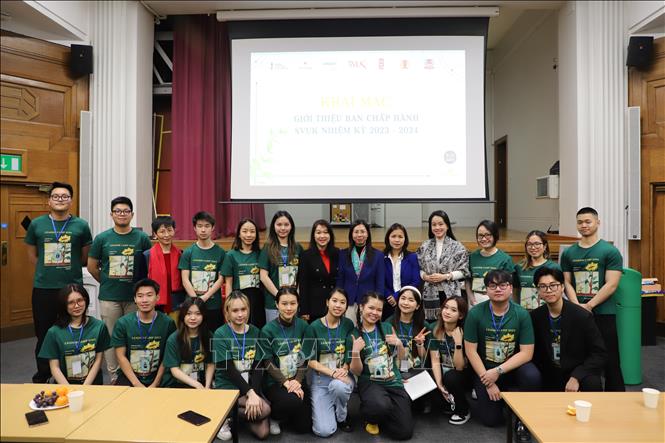 Ban Chấp hành Hội Sinh viên Việt Nam nhiệm kỳ 2023 - 2024 ra mắt tại buổi khai mạc Leader Camp 2024. Ảnh: Phong Hà - PV TTXVN tại Anh