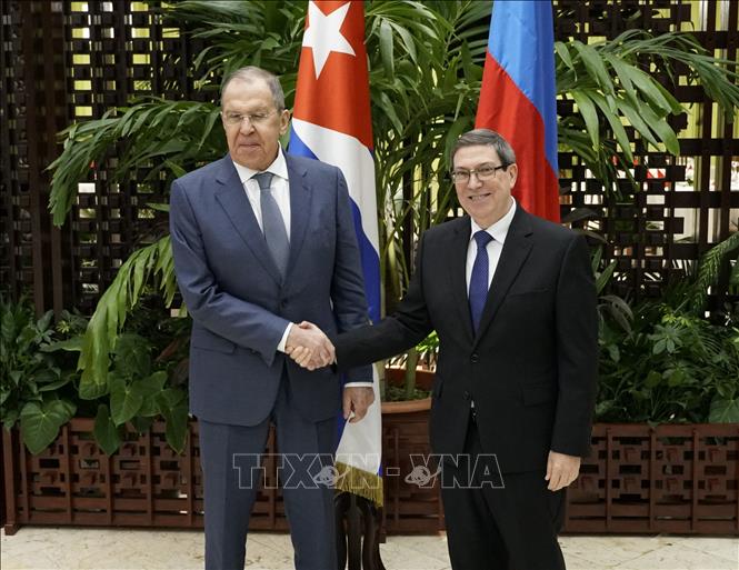 Ngoại trưởng Cuba Bruno Rodriguez (phải) trong cuộc gặp Ngoại trưởng Nga Sergei Lavrov ở La Habana, ngày 19/2/2024. Ảnh: AFP/TTXVN
