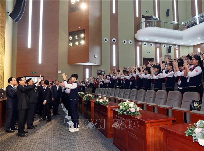 Chủ tịch nước Võ Văn Thưởng thăm tiết học giáo dục truyền thống tại Trung tâm Văn hoá - Thông tin và Thể thao huyện Đông Anh. Ảnh: Thống Nhất- TTXVN
