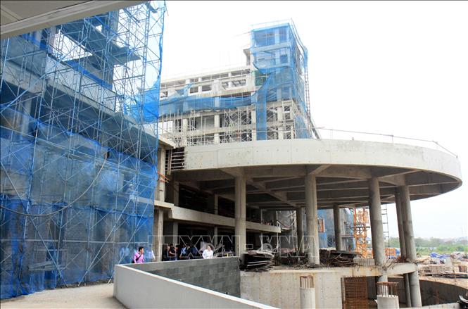 Một góc công trình Bệnh viện Đa khoa tỉnh Nam Định đang được hoàn thiện. Ảnh: Thái Thuần – TTXVN