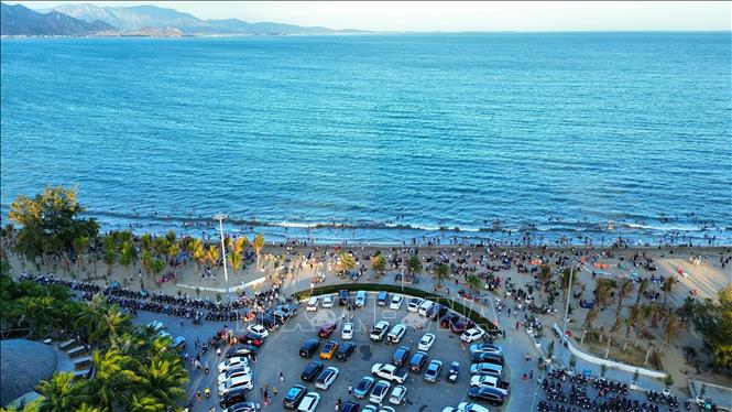 Biển Bình Sơn (thành phố Phan Rang – Tháp Chàm, Ninh Thuận). Ảnh: Nguyễn Thành – TTXVN