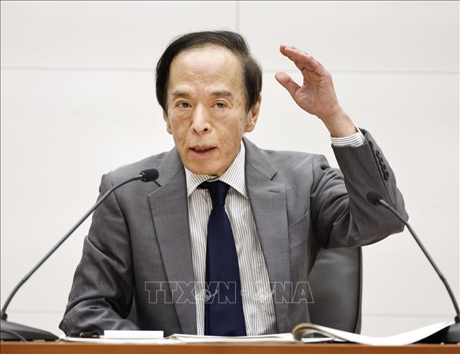 (Tư liệu) Thống đốc Ngân hàng trung ương Nhật Bản (BOJ) Kazuo Ueda phát biểu tại cuộc họp báo ở Tokyo ngày 23/1/2024. Ảnh: Kyodo/TTXVN