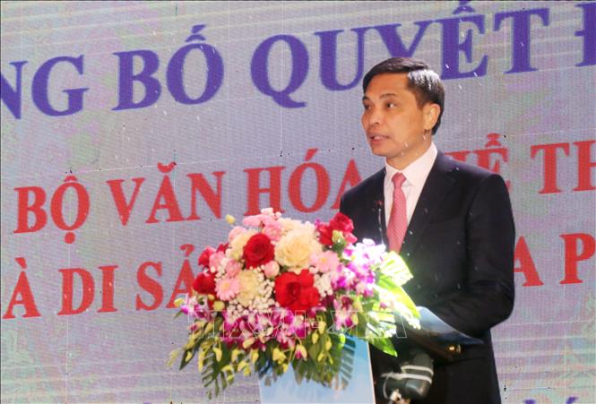 Phó Chủ tịch UBND tỉnh Quảng Ninh Vũ Văn Diện phát biểu chúc mừng. Ảnh: Văn Đức - TTXVN