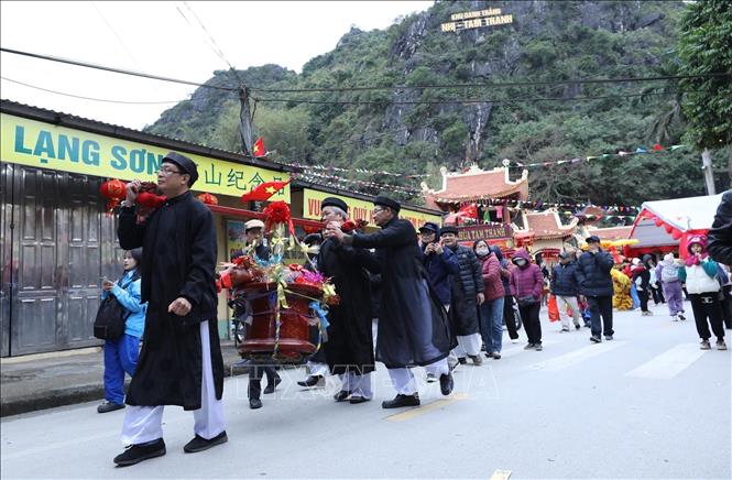 Lễ vật đi Lễ hội Chùa Tam Thanh năm 2024. Ảnh: Anh Tuấn – TTXVN