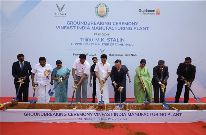 Delegates at the groundbreaking ceremony. VNA Photo: Ngọc Thúy