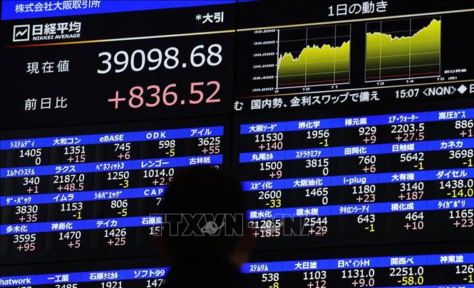 Bảng điện tử hiện thỉ chỉ số chứng khoán Nikkei-225 tại Osaka, Nhật Bản, ngày 22/2/2024. Ảnh: Kyodo/TTXVN