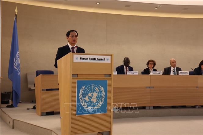 Minister of Foreign Affairs Bui Thanh Son speaks at the UNHRC’s 55th session in Geneva on Feburary 26. VNA Photo: Nguyễn Anh Hiển