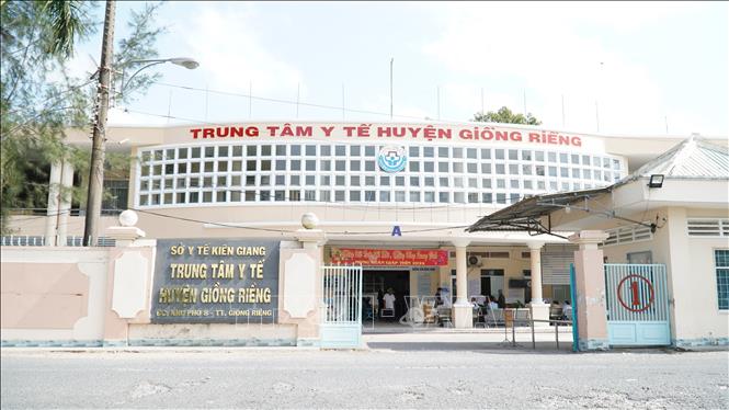 Trung tâm Y tế huyện Giồng Riềng được đầu tư nhiều máy móc, thiết bị hiện đại. Ảnh: Văn Sĩ-TTXVN
