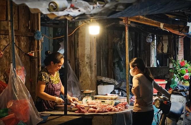 Traditional markets also serve as places for people to meet, talk and exchange news. VNA Photo: Khánh Hòa