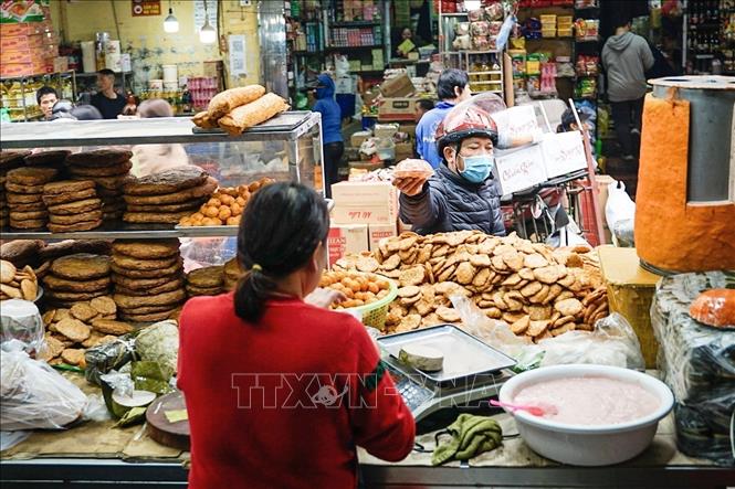 Ready-to-serve foods are availabe at traditional markets. VNA Photo: Khánh Hòa