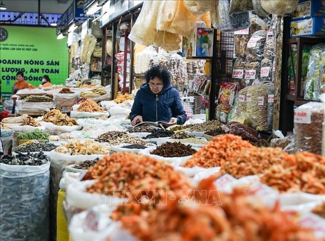 Stands of dried and dehydrated foods in Dong Xuan market - the largest wholesale market in Hanoi. VNA Photo: Khánh Hòa