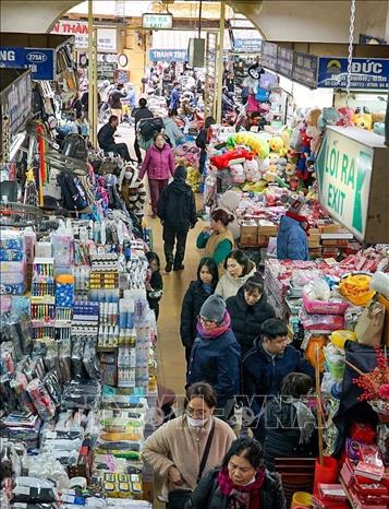 A corner of Dong Xuan - the largest wholesale market in Hanoi. VNA Photo: Khánh Hòa