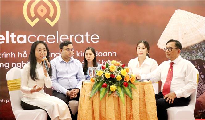 Đại diện các doanh nghiệp, nhà khoa học, tổ chức phi chính phủ đều nhận định biến đổi khí hậu vừa là thách thức vừa là cơ hội cho phụ nữ đổi mới, sáng tạo trong kinh doanh. Ảnh: Thu Hiền - TTXVN

