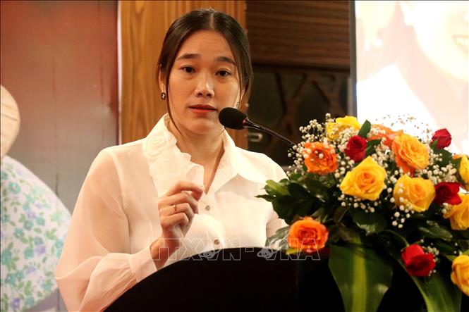Bà Trần Thị Xa, Chủ tịch HĐQT kiêm Giám đốc Hợp tác xã Ba Khía (tỉnh Cà Mau), cho biết biến đổi khí hậu đã tác động và gây nhiều khó khăn đối với người kinh doanh từ sản phẩm bản địa. Ảnh: Thu Hiền - TTXVN