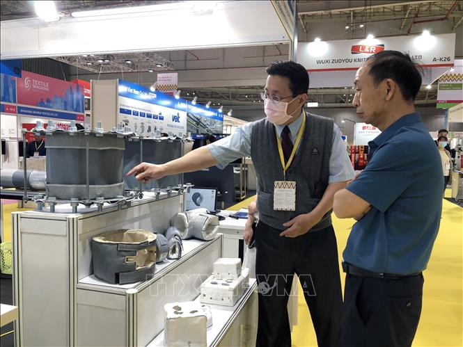 Equipment are introduced at the fair. VNA Photo: Mỹ Phương 