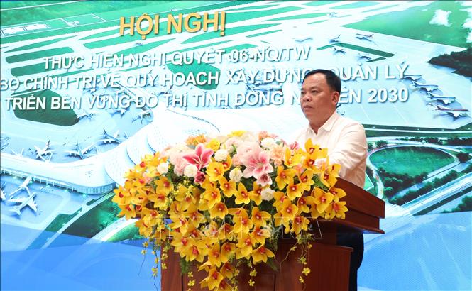 Ông Võ Tấn Đức, Quyền Chủ tịch UBND tỉnh Đồng Nai phát biểu tại hội nghị. Ảnh: Công Phong - TTXVN