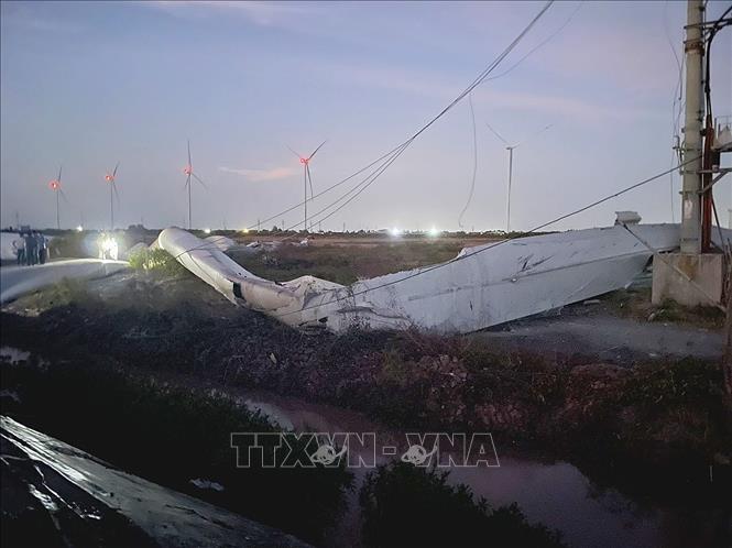 Hiện trường vụ rơi cánh quạt điện gió. Ảnh: Hồng Đào - TTXVN phát