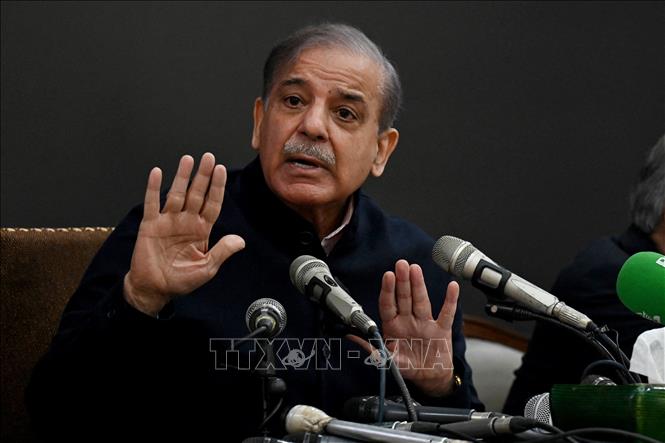 (Tư liệu) Ông Shehbaz Sharif phát biểu tại cuộc họp báo ở Lahore, Pakistan, ngày 13/2/2024. Ảnh: AFP/TTXVN