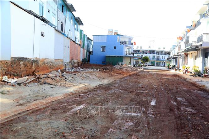 Dự án nhà ở xã hội tại phường Nghĩa Tân, thành phố Gia Nghĩa của Công ty TNHH ESG Viet land vẫn ngổn ngang. Ảnh: Hưng Thịnh – TTXVN