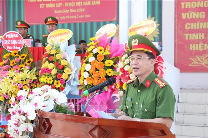 Đại tá Lê Đại Thắng, Trung đoàn trưởng Trung đoàn Cảnh sát Cơ động Đông Nam Tp. Hồ Chí Minh (Bộ tư lệnh Cảnh sát cơ động) phát biểu tại lễ khai giảng khóa huấn luyện tân binh. Ảnh: TTXVN phát