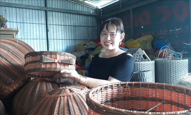 Chị Nguyễn Ngọc Diễm, người phụ nữ khuyết tật vượt khó, giàu lòng nhân ái. Ảnh: TTXVN phát