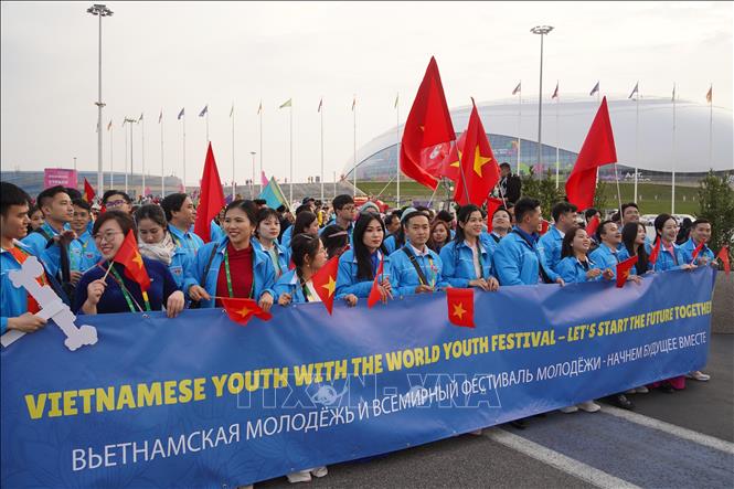 Vietnamese delegates participate in the mass parade within the umbrella of the ongoing World Youth Festival (WYF) 2024) in Russia's Sochi city. VNA Photo: Duy Trinh
