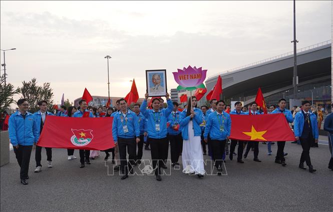Vietnamese delegates participate in the mass parade within the umbrella of the ongoing World Youth Festival (WYF) 2024) in Russia's Sochi city. VNA Photo: Duy Trinh