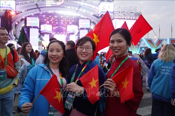 Vietnamese delegates participate in the mass parade within the umbrella of the ongoing World Youth Festival (WYF) 2024) in Russia's Sochi city. VNA Photo: Duy Trinh