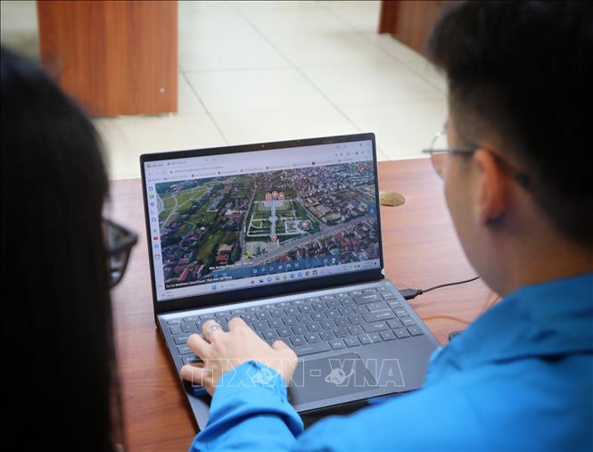 Trong ảnh: Công trình thanh niên: 