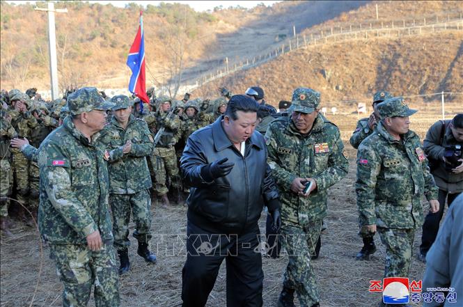 Nhà lãnh đạo Triều Tiên Kim Jong Un thị sát cơ sở huấn luyện tác chiến quan trọng ở khu vực miền Tây nước này, ngày 6/3/2024. Ảnh: KCNA/TTXVN