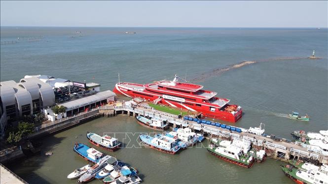 Thang Long high-speed ferry service in Vung Tau city. VNA Photo: Đoàn Mạnh Dương