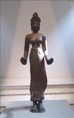 Tượng bồ tát Tara, chất liệu Đồng, xuất xứ Đồng Dương (Quảng Nam), niên đại cuối thế kỷ IX đầu thế kỷ X, được công nhận Bảo vật quốc gia năm 2012. Năm 1978 người dân tại địa phương đã tình cờ tìm thấy một pho tượng nữ thần bằng đồng cao gần 1,15m. Ảnh: Trần Lê Lâm - TTXVN 