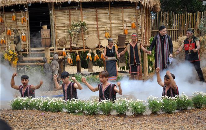 Kon Tum: Ấn tượng Chương trình nghệ thuật “Đăk Hà Ngày mùa” - Ảnh thời sự trong nước - Văn hoá & Xã hội - Thông tấn xã Việt Nam (TTXVN)