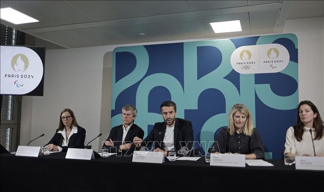 Ban tổ chức Thế vận hội (Olympic) Paris 2024 trong cuộc họp báo công bố thời điểm tổ chức Thế vận hội tại Saint-Denis, ngày 8/3/2024. Ảnh: AFP/TTXVN