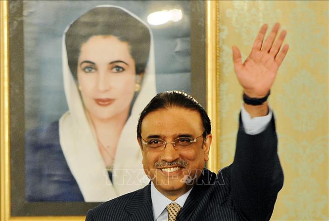 (Tư liệu) Ông Asif Ali Zardari trong cuộc họp báo chung tại Islamabad, Pakistan. Ảnh: AFP/TTXVN