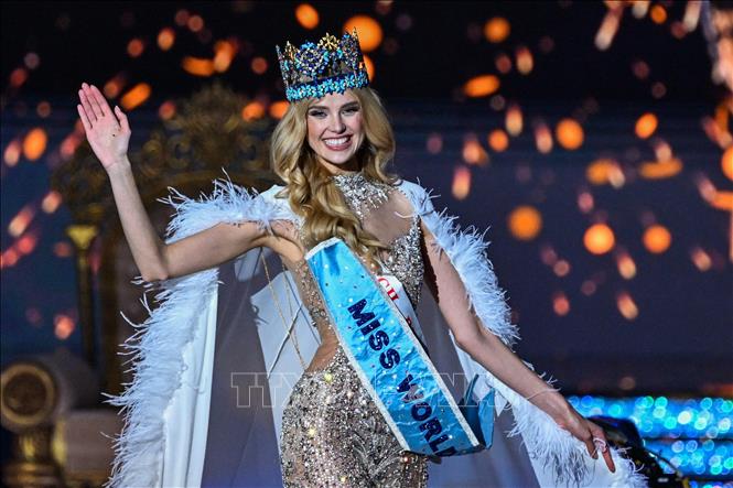 Người đẹp CH Séc Krystyna Pyszkova đăng quang Hoa hậu Thế giới trong đêm chung kết tại Trung tâm Hội nghị World Jio ở thành phố Mumbai, Ấn Độ tối 9/3/2024. Ảnh: AFP/TTXVN